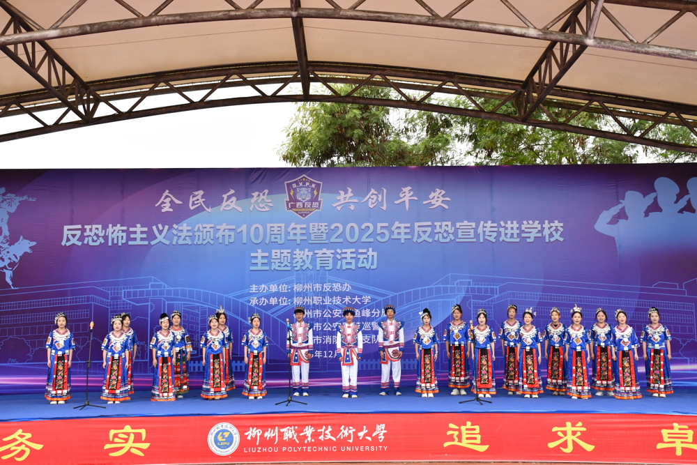米兰艺术团学生表演歌舞 米兰艺术团学生表演歌舞