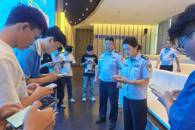 官塘派出所民警助力解决米兰学生办证难题