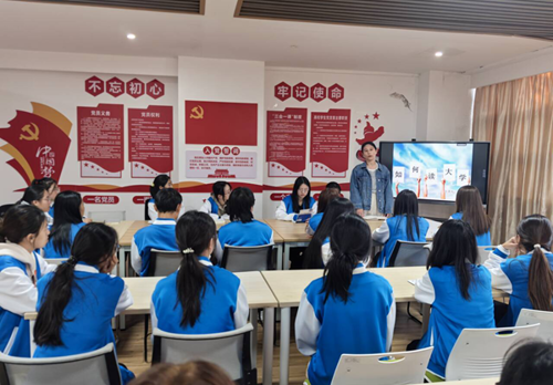财经与物流管理学院开展“解锁大学成长的‘多维密码’”主题分享活动