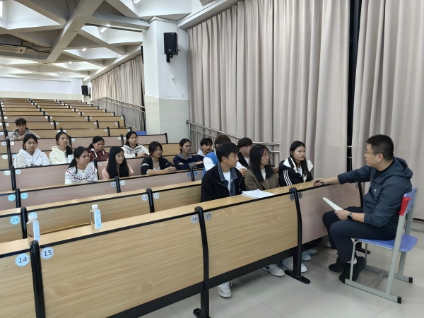 学生面试现场