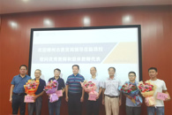 柳州市教育局副局长温剑一行慰问米兰教师代表