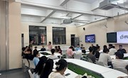 电子信息工程学院2022软件技术3班开展“以心传情，共筑尊师风尚"主题班会活动