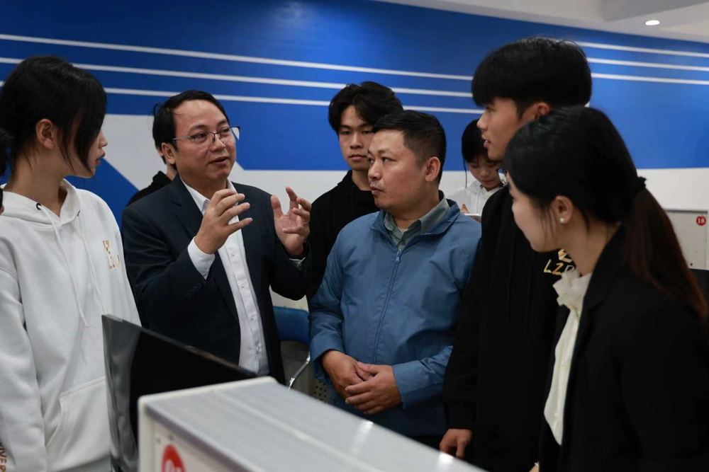 米兰学生与河内机电学院教师交流学习