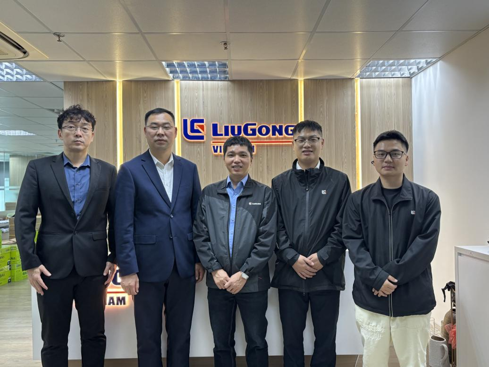 米兰代表团访问柳工机械越南公司