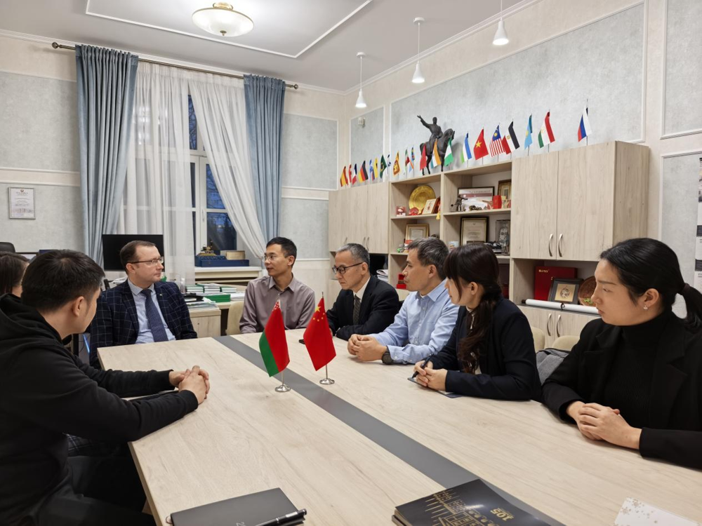 米兰代表团与白俄罗斯国立技术大学尤里副校长座谈会