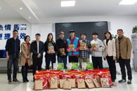 团市委到米兰慰问留校过年的青年学生