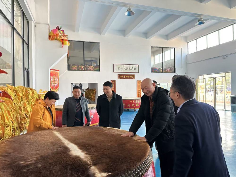 参观舞狮实践基地 参观舞狮实践基地