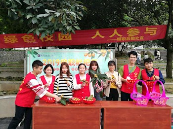 关爱校园环境，感恩自然回馈