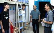 暖心慰问，迎新启航：机电工程学院领导班子深入新生宿舍开展走访慰问活动