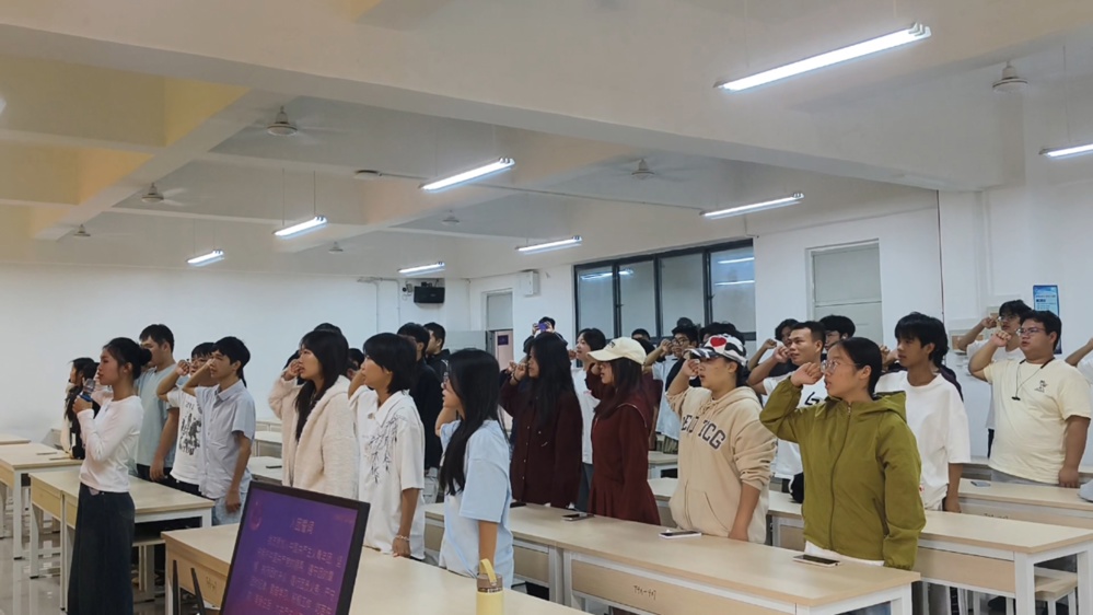 重温入团誓词