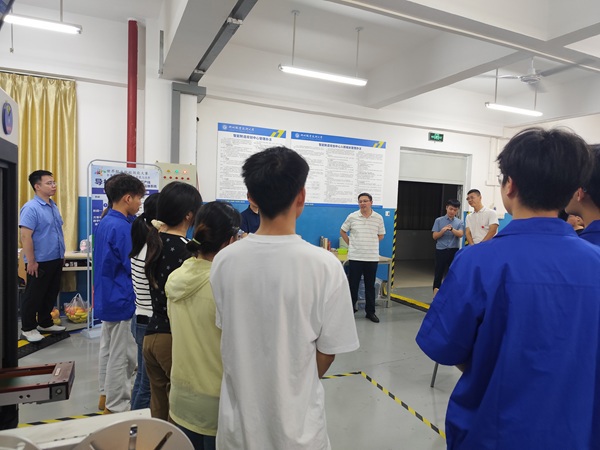 陈正振副校长与机电工程学院备赛团队交流