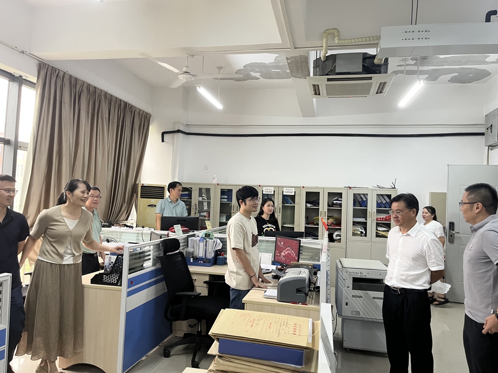 冉福松到机电工程学院慰问