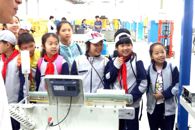 弯塘小学300余名“祖国的花朵”走进米兰近距离感受现代机器人 