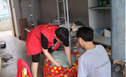 【一站式学生社区】暖心毕业“寄”，贸易与旅游管理学院组织志愿者为毕业生打包行李