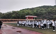 贸易与旅游管理学院举行升旗仪式暨“青春践行二十大，做新时代好青年”主题教育活动