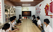 贸易与旅游管理学院2022级空中乘务1班开展 “弘扬劳动精神，致敬劳模先锋”主题团日活动