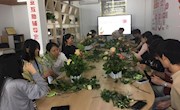 贸易与旅游管理学院开展“以花为名，为爱献礼”父亲节主题插花活动