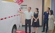 校党委书记刘子林指导新能源汽车高质量直播展示活动开展