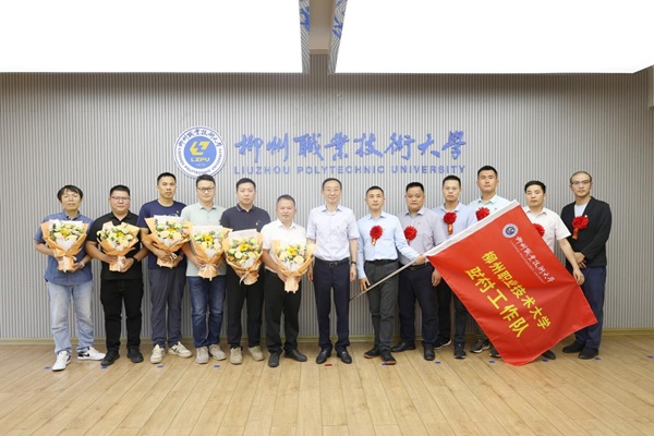 2025届新老工作队交接合影