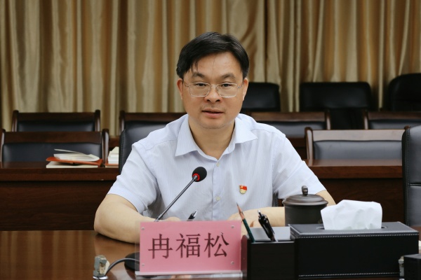 学校党委委员、副校长冉福松指导办学思想大讨论 学校党委委员、副校长冉福松指导办学思想大讨论