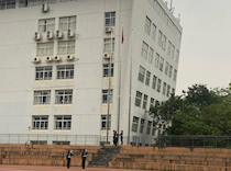 艺术学院举行学期第一次升旗仪式暨“学党史，强信念，跟党走”党史学习教育动员大会