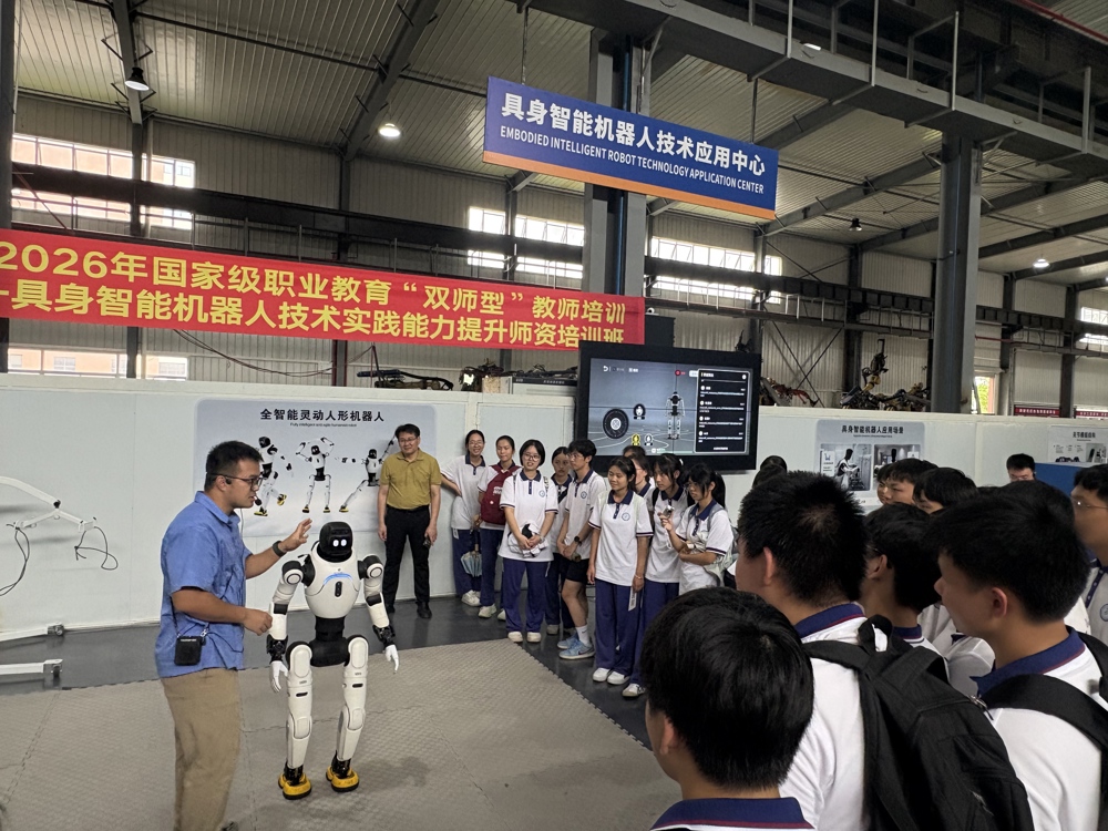 米兰举办沉浸式职业体验嘉年华主题活动